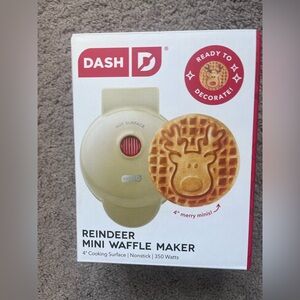 Dash Reindeer Mini Waffle Maker